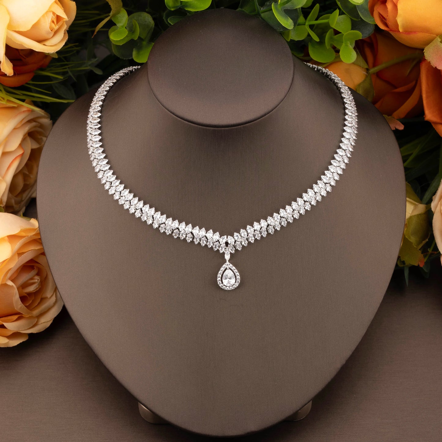 1 Set of Luxurious and Elegant Jewelry Set with Sparkling Cubic Zirconia Teardrop Design, Suitable for Women to Wear at Weddings and Banquets. Gift Box Not Included