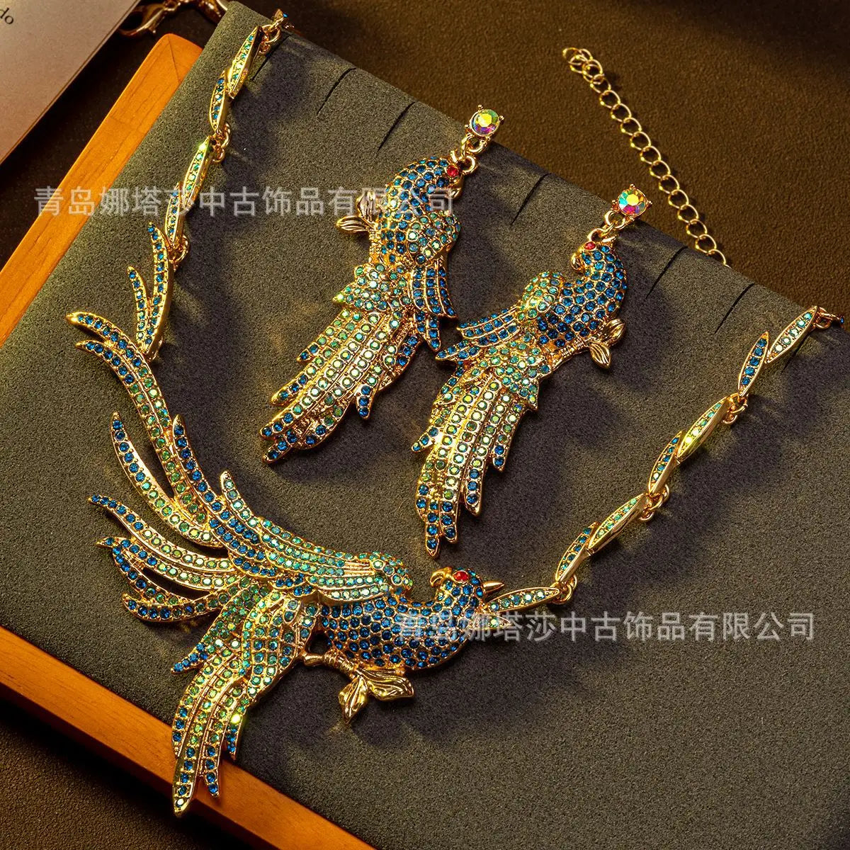 Vintage Style Jewelry Set European and American Heavy Craft Luxurious Parrot Earrings Necklace