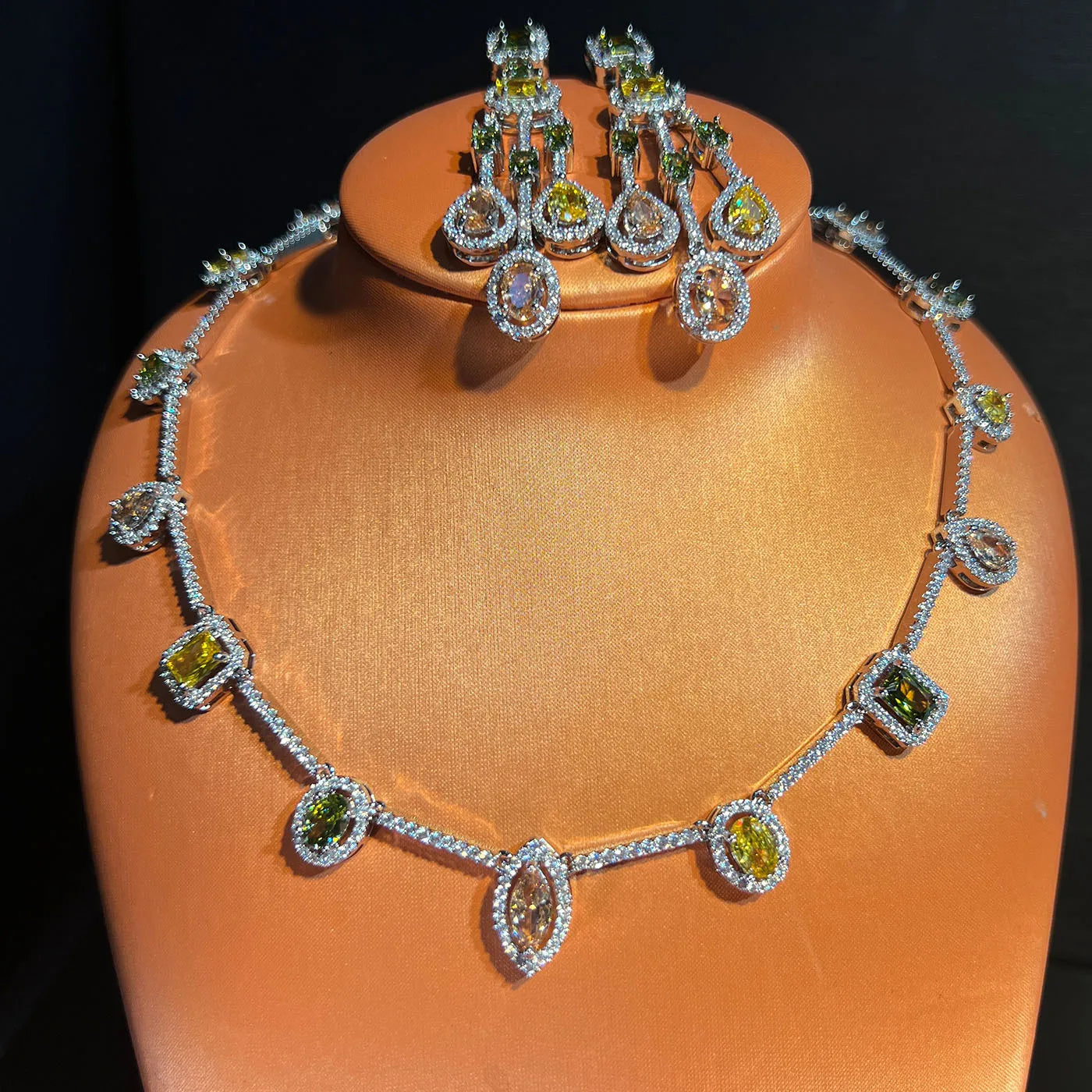 Italian Fashion Ice Flower Zircon Jewelry Set Elegant High-End Cross-Border Best-Selling Necklace Earring Artistic Retro Style