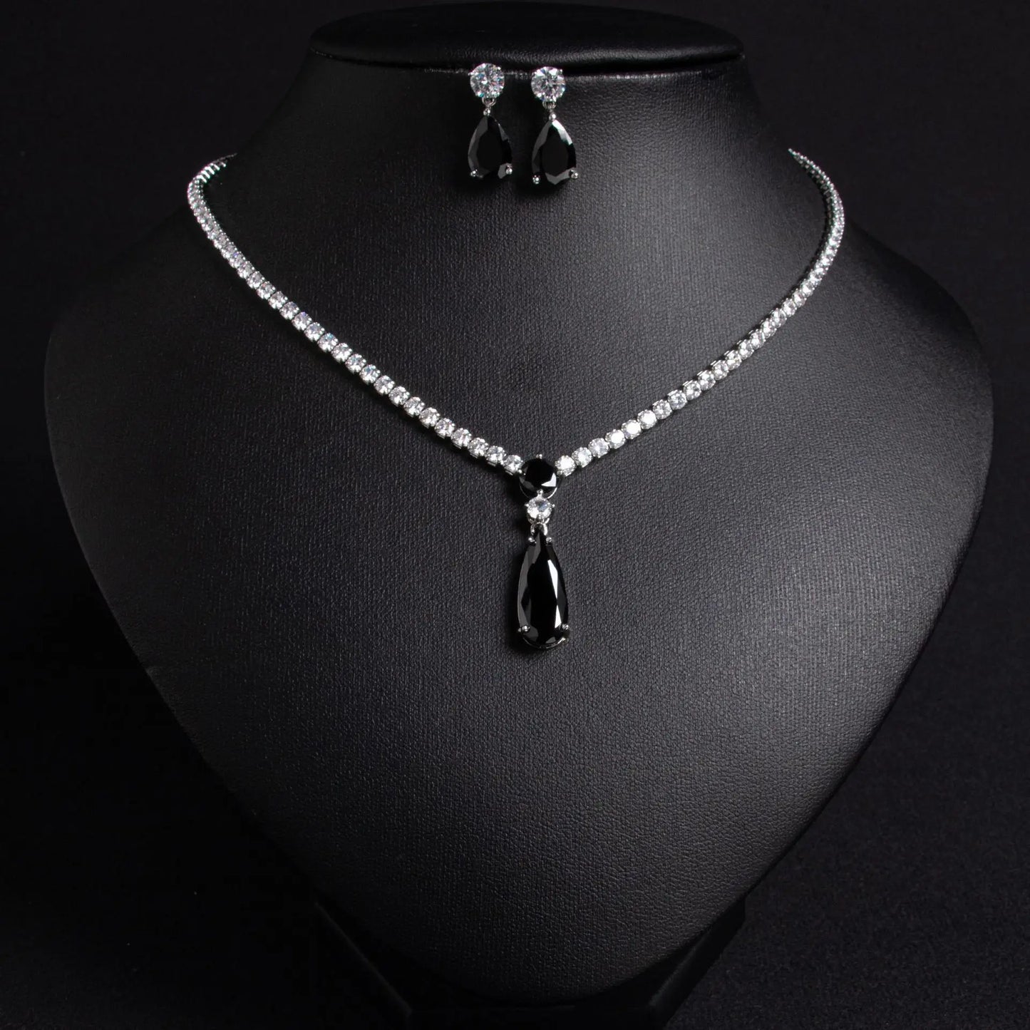 Fashionable Red Water Droplets Bride Micro Set Zircon Women's Light Luxury Design Vintage Elegant And Simple Collarbone Chain