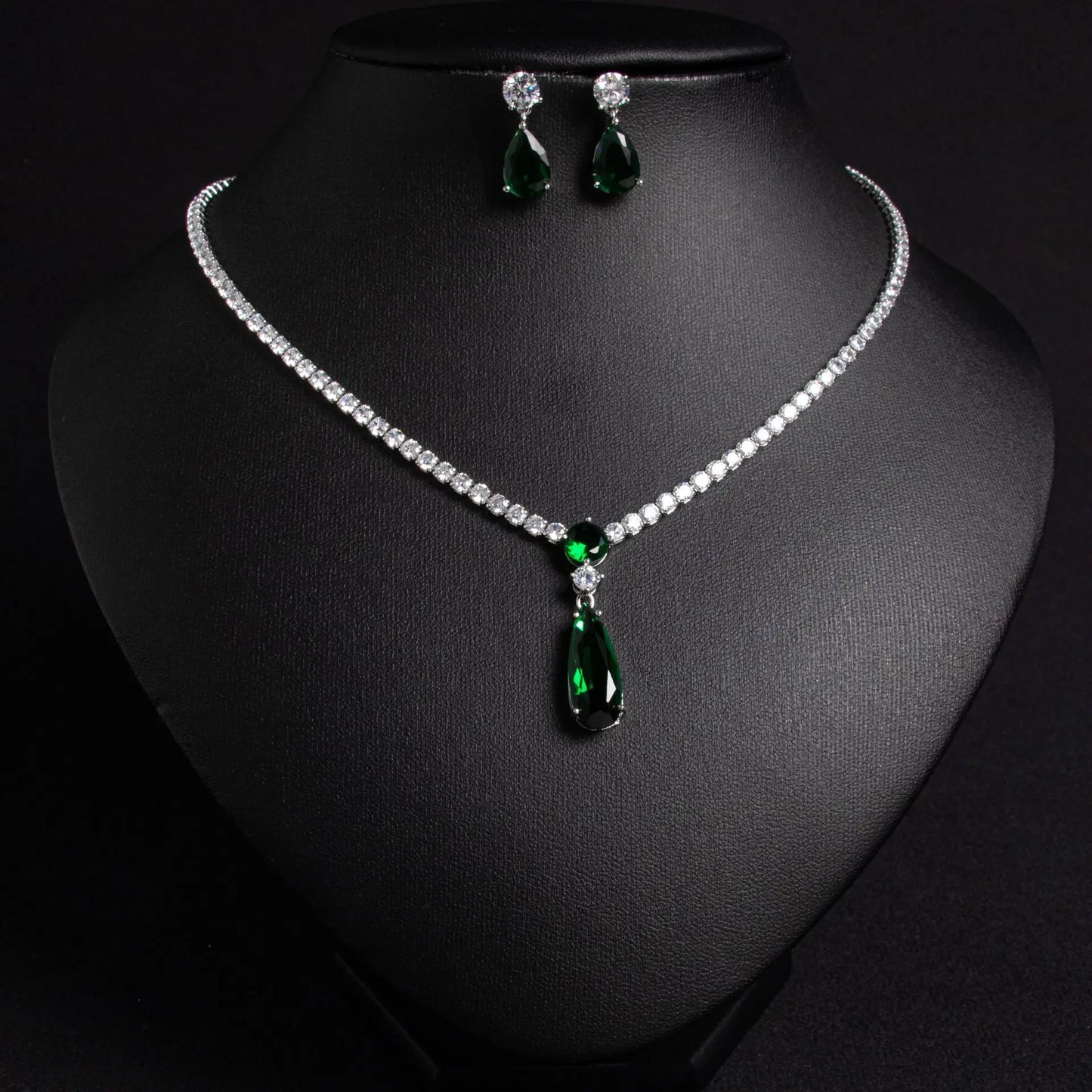 Fashionable Red Water Droplets Bride Micro Set Zircon Women's Light Luxury Design Vintage Elegant And Simple Collarbone Chain
