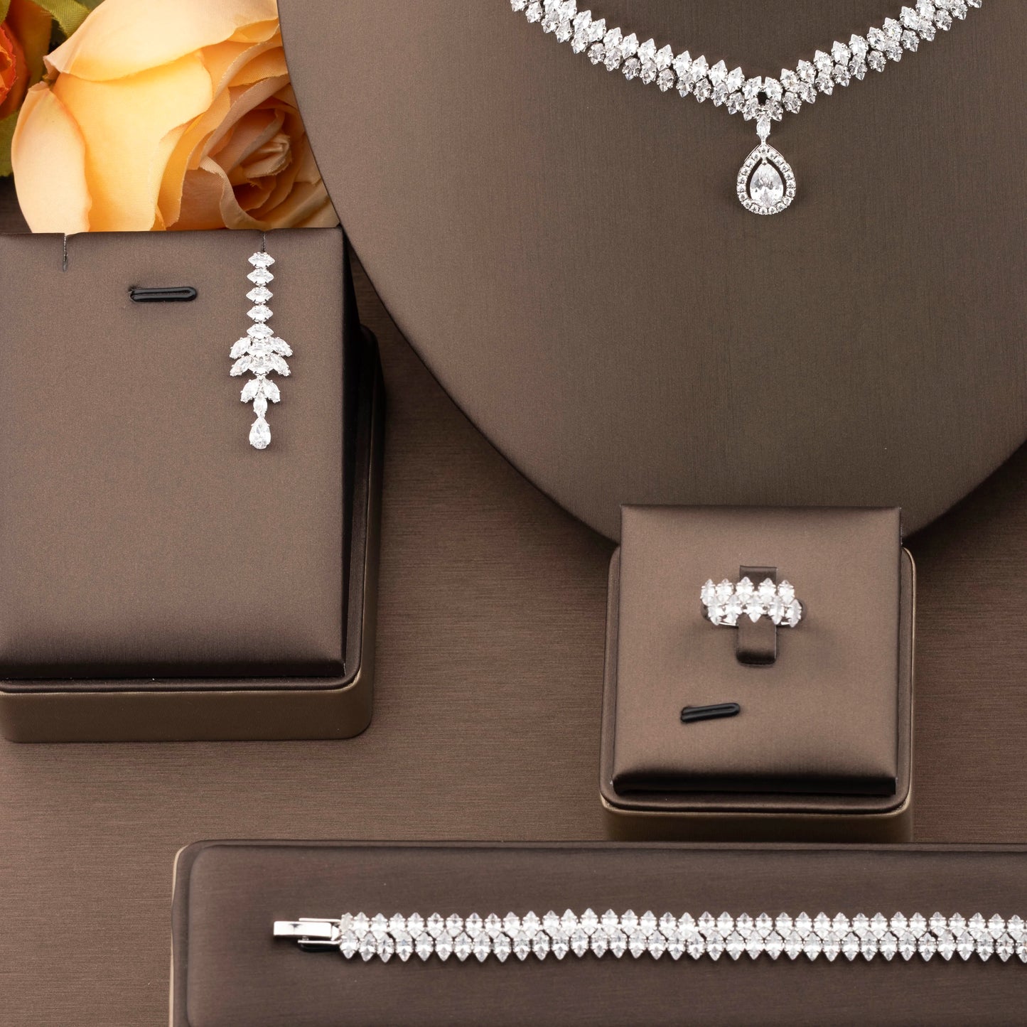 1 Set of Luxurious and Elegant Jewelry Set with Sparkling Cubic Zirconia Teardrop Design, Suitable for Women to Wear at Weddings and Banquets. Gift Box Not Included