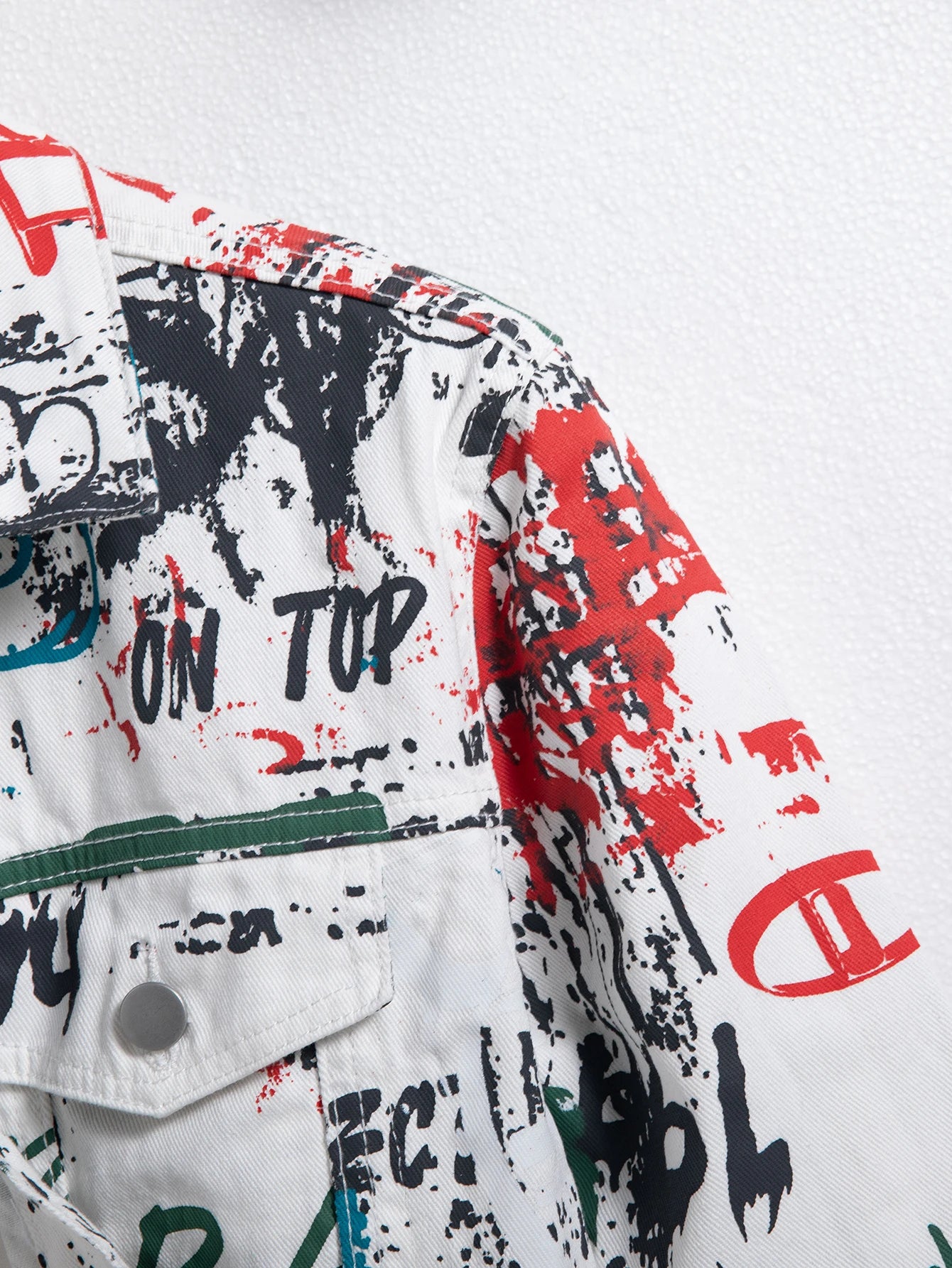 Men's spring-summer graffiti print denim jacket, regular size. Stylish street style.